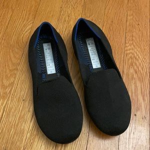 Rothy’s kids black loafers size 4